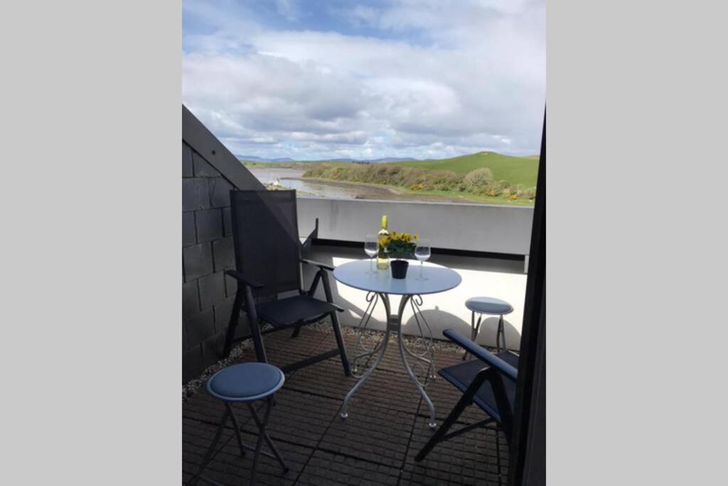 דירות Clew Bay Balcony Views - Westport Quay Apt מראה חיצוני תמונה