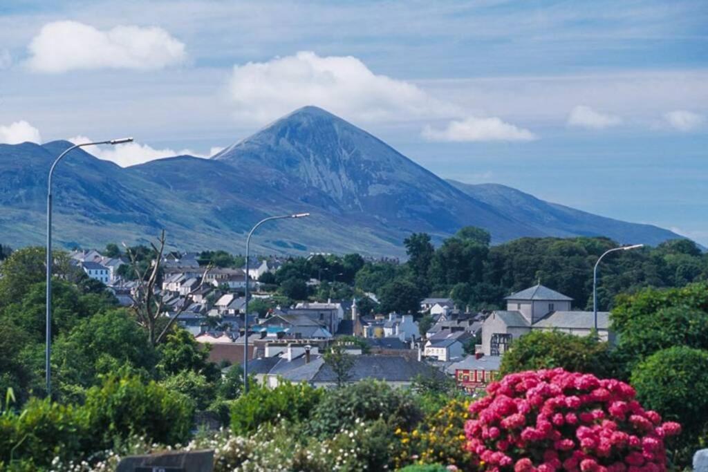 דירות Clew Bay Balcony Views - Westport Quay Apt מראה חיצוני תמונה